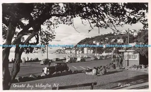 R490643 N Z Wellington Oriental Bay