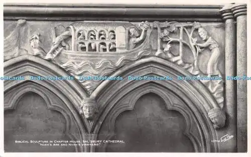 R491018 Salisbury Cathedral Biblische Skulptur im Kapitelsaal Arche Noah und Noa