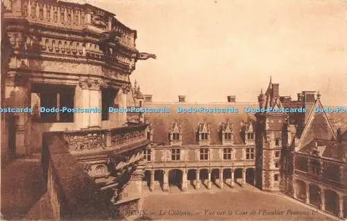R491173 Blois Le Chateau Vue Sur la Cour de l Escalier Francois