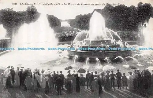 R491181 Le Jardin de Versailles Le Bassin de Latone un Jour de Grandes Eaux