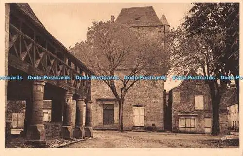 R491799 Domme Dordogne L Hotel du Gouverneur Renaissance Et la Curieuse Halle St