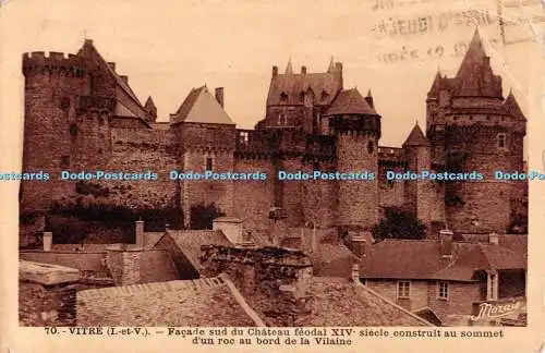 R492076 Vitre Fassade sud du Chateau feodal XIV siecle construit au sommet d un r