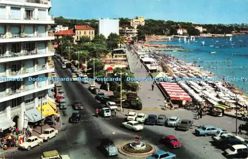 R492228 La Cote d Azur Juan les Pins Rond Point du Debarcadere et la plage Mar