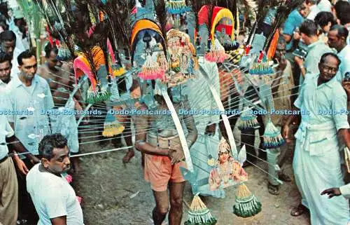 R496651 Thaipusam Festival Singapore A S M K Eines der bekannten Merkmale von Tha