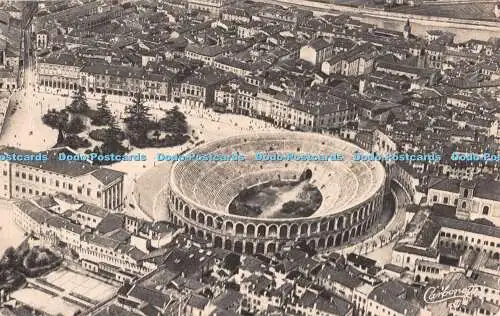 R497033 Verona aus einem Flugzeug römisches Amphitheater Tuck Carbonette Postkarte Nr.