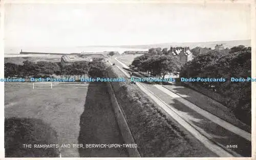 R506838 The Ramparts and Pier Berwick Upon Tweed G 5105 Valentines Silveresque P