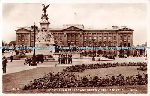 R508812 24C Buckingham Palace and Queen Victoria Statue London 1956 RP