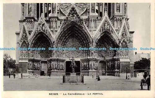 R510562 Reims La Cathedrale Le Portail Postkarte