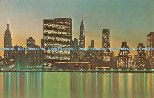 R513318 Crysler and Pan Am United Nations Beautiful Panorama of the New York Cit