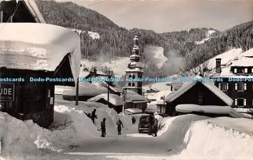 R513356 La Clusaz Le Village Dans la Neige G Mouchet