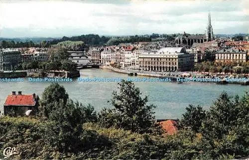 R513795 Bayonne Confluent de la Nive et de l Adour L Hotel de Ville et la Cathed