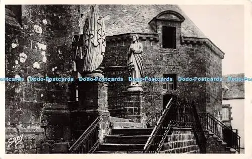 R512674 9 Baud Morbihan Escalier et statue du Calvaire Gaby G Artaud