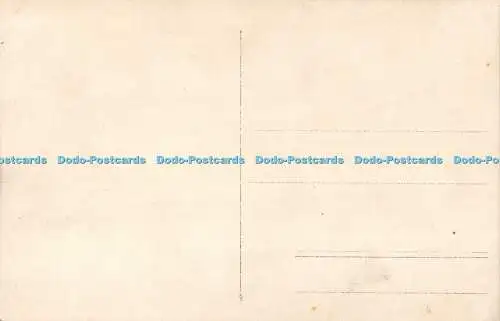 R515381 Ein Mann im Anzug steht am Wald Postkarte