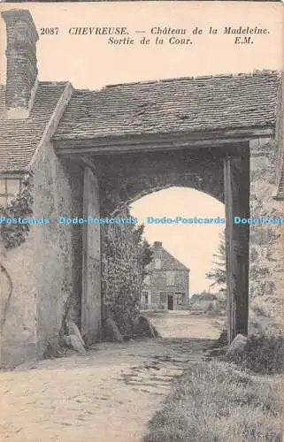 R515513 Chevreuse Chateau de la Madeleine Sortie de la Cour F Testard