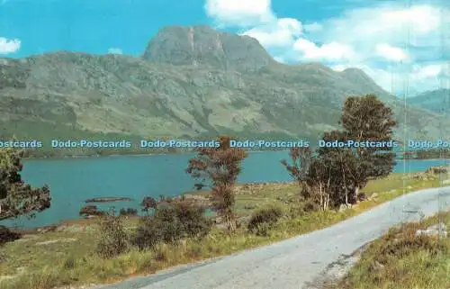 R523360 Slioch and the Road von Loch Maree