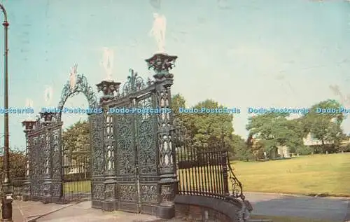 R522085 Warrington Town Hall Gates J Salmon 1978