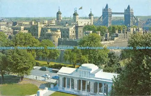 R526911 London The Tower and Tower Bridge M and L National Series