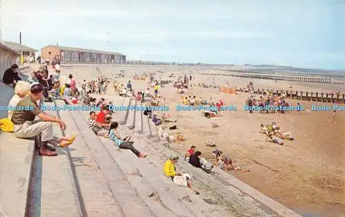 R523045 Ingoldmells Point The Beach Postkarte 1967