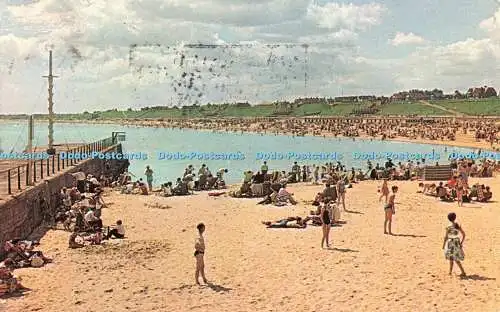 R523282 Gorleston on Sea Jetty Beach and Cliffs Ernest Joyce Plastichrome von Col