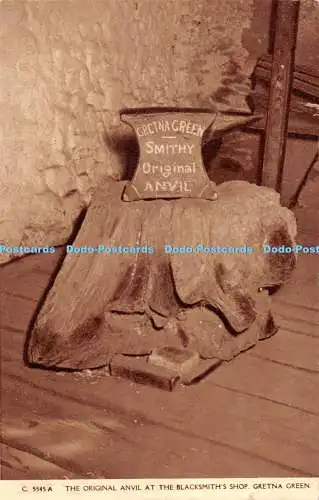 R527931 C 5545 A Der Original Amboss in der Schmiede Gretna Green Harvey