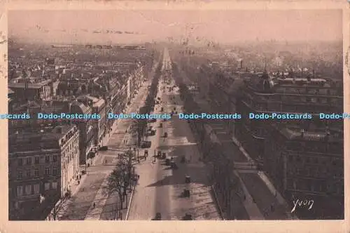 R718115 Paris En Flanant L Avenue des Champs Elysees vue de l Arc de Triomphe Yv
