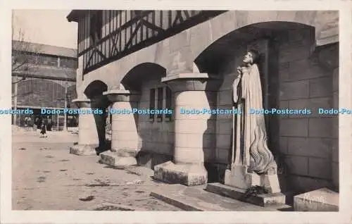 R719565 Les Petits Tableaux de Normandie Rouen La Ville Musee Statue de Jeanne d