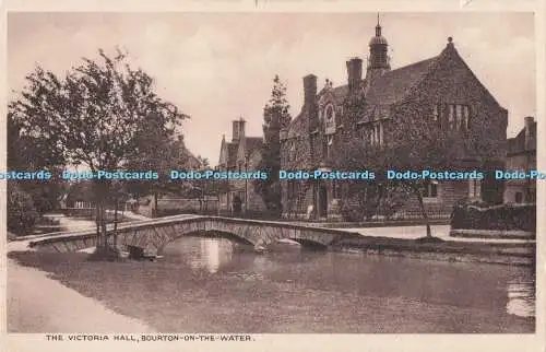 R720831 Bourton auf dem Wasser Die Victoria Hall Postkarte