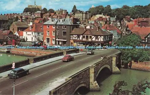 R723302 Arundel Sussex dominiert von den massiven Mauern von Arundel Castle N P O Lt