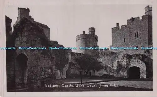 R725098 Bodiam Castle Bars Court aus S E