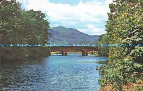 R726221 Callander Bridge und Ben Ledi Callander ist der Tannochbrae der B B C