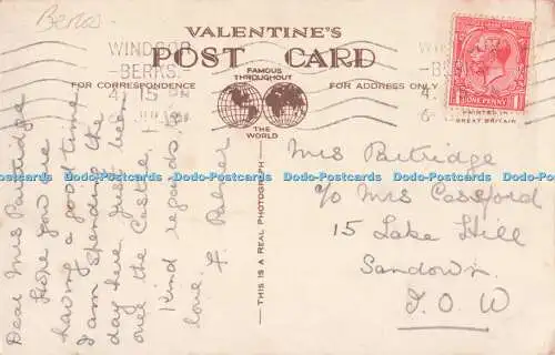 R728716 Wache verlässt Schloss Windsor zeigt Henry VIII Gateway Valentine RP