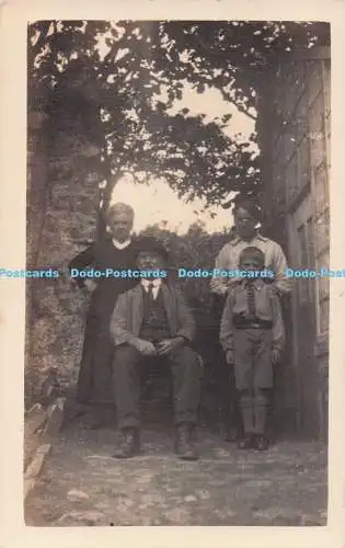 R728860 Familienfoto L T K Postkarte