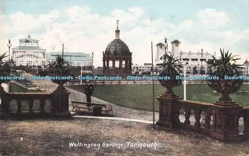 R731101 Yarmouth Wellington Gardens R B PM Woking
