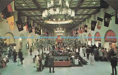 R732221 New York N Y Hotel Commodore Die Lobby des Commodore ist das Meeting C