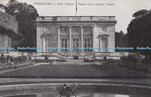 R730500 Versailles Petit Trianon Fassade Vers le Grand Trianon