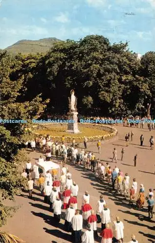 R528300 Lourdes Prozession des Heiligen Sakraments um die gekrönte selige Jungfrau C