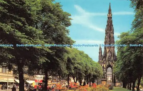 R530309 Edinburgh Princess Street Gardens and the Scott Monument