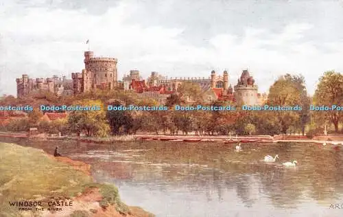 R537638 Windsor Castle von River A R Q