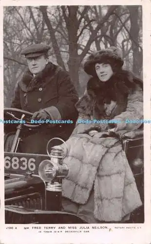 R535988 Herr Fred Terry und Miss Julia Neilson in ihrem 16 PS Decauville Car Rota