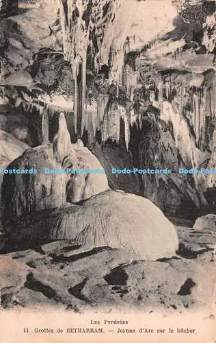 R538681 Les Pyrenees Grottes de Betharram Jeanne d Arc sur le bucher Imp Francoi