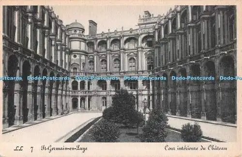 R538940 St Germain en Laye Cour interieure du Chateau LL 7 C A P