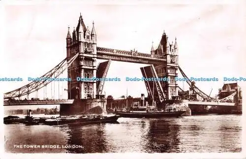 R534467 London The Tower Bridge M und L National Series