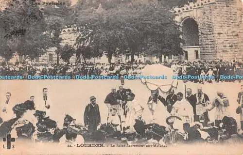 R539755 L S 44 Lourdes Le Saint Sacrement aux Malades 1910