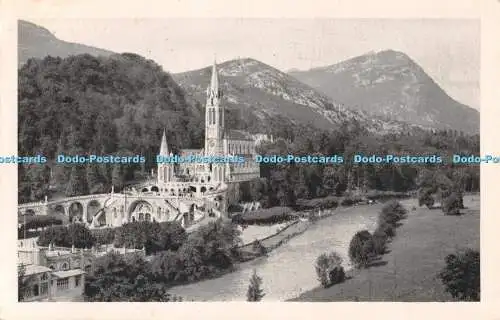 R539765 26 Lourdes La Basilique et le Gave Quinault 1953