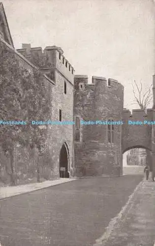 R540786 Tower of London Blick entlang der Außenstation Gale und Polden