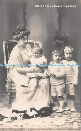 R540842 S M La Reine de Espana y Sus Hijos