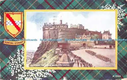R549446 Edinburgh Castle Changing the Guard Valentine Art Farbe 1950