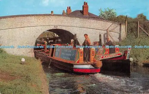 R545843 Britains Binnenwasserstraßen Paar schmale Boote, die Uxbridge Lock Gr einfahren