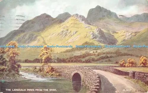 R550674 The Langdale Pikes From the River Valentine Art Farbe E H Thompson 1954