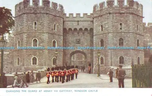 R550767 Windsor Castle wechselt die Wachablösung bei Henry VIII Gateway Photochrom